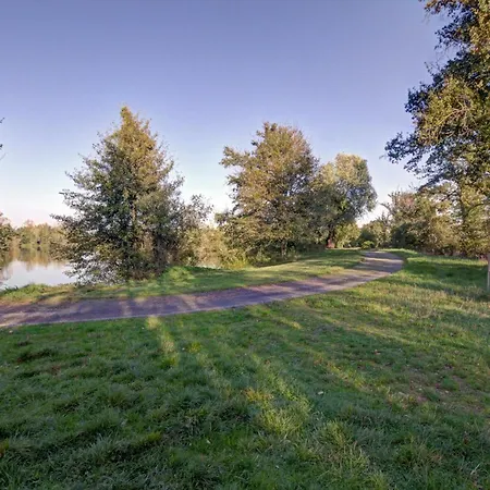 Confortables En Bord D'etang Avec Terrasse, Parc, Activites Et Optionnel ! - Fr-1-496-77 Holiday home *