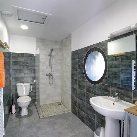 Holiday home Confortables En Bord D'etang Avec Terrasse, Parc, Activites Et Optionnel ! - Fr-1-496-77 *