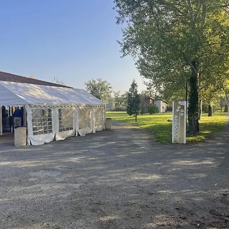 컨트리하우스 Insolite Au Bord D'un Etang, Animaux Acceptes, Terrasse Privative - Fr-1-496-77 Veauchette
